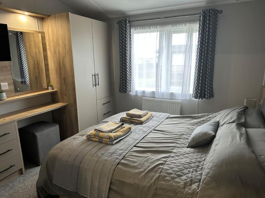 Modern Lodge With Amazing Views New Quay エクステリア 写真